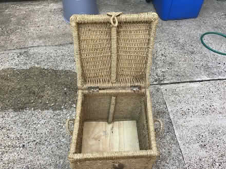 Photo of free Small rotten box (DE21) #2