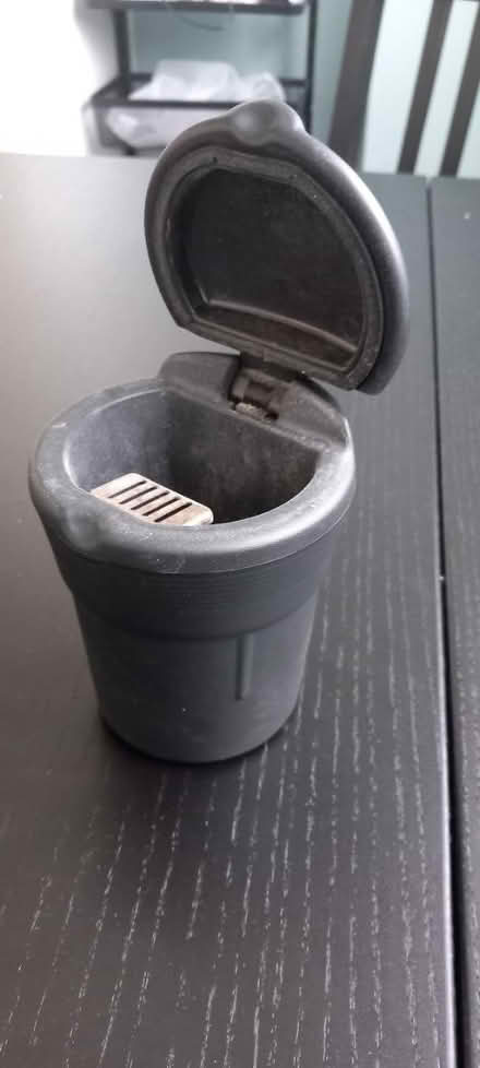 Photo of free In car ashtray (TF1) #1