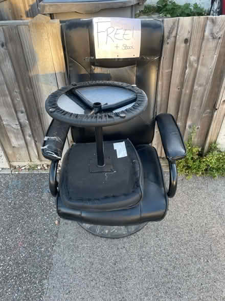 Photo of free Chair and stool NEED GONE TODAY (Deal) #1