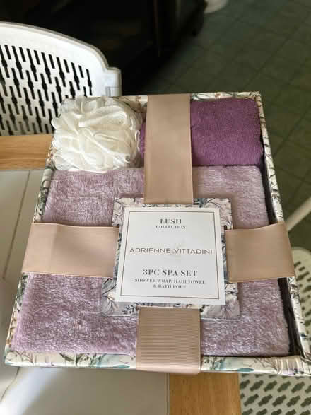 Photo of free 3 pc spa set (10011 (17th & 9th)) #1