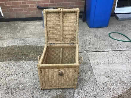 Photo of free Small rotten box (DE21) #1