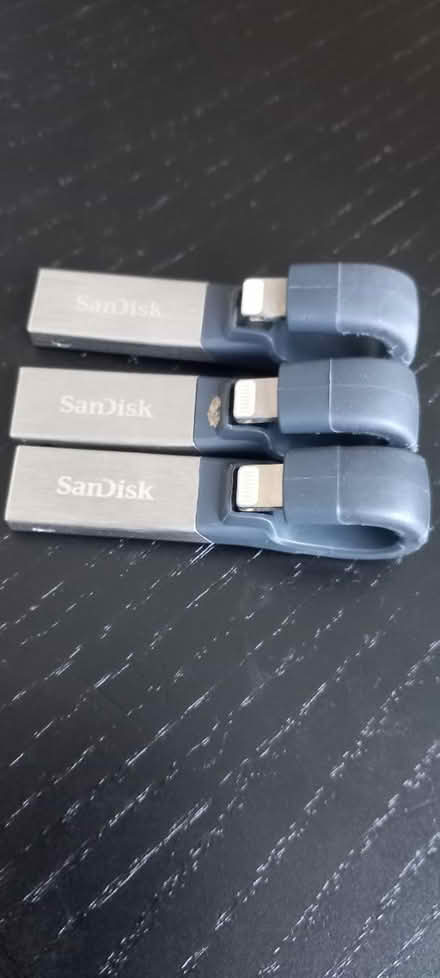 Photo of free iphone USBs (TF1) #1