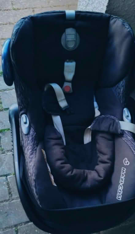 Photo of free Blue strip pram and car seat (Dy10 2ly Kidderminster.) #3