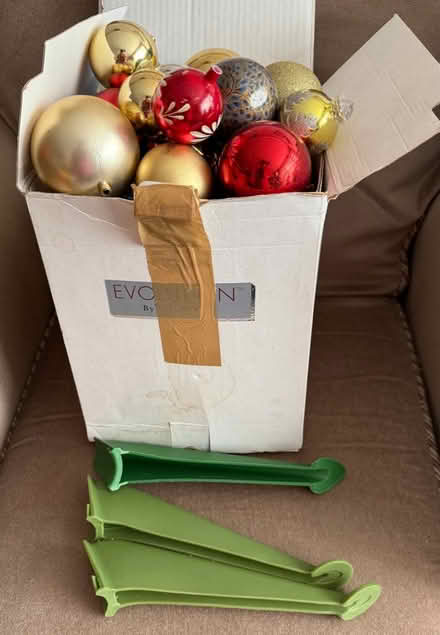 Photo of free assorted christmas baubles (Croydon. CR2 9) #2