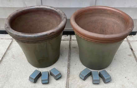 Photo of free Pair of large glazed pots for outdoors (Fleetville AL1) #1