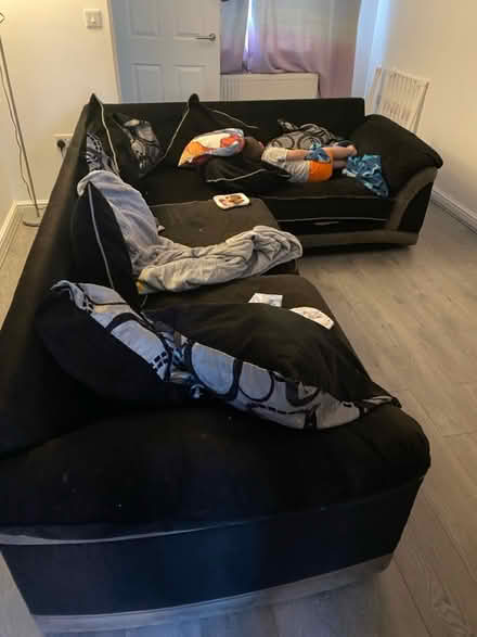 Photo of free Sofa (DE55 7aa De557aa) #1