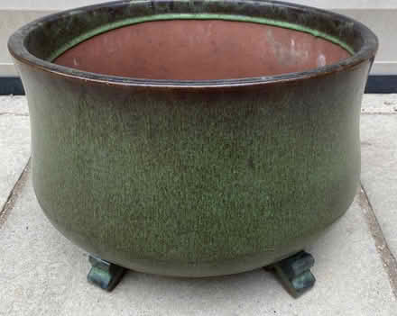 Photo of free Large round glazed ceramic planter (Fleetville AL1) #1