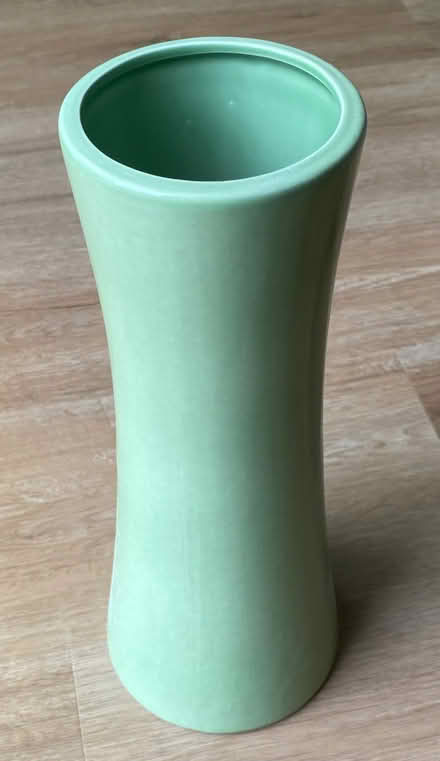 Photo of free Green ceramic vase (Fleetville AL1) #1