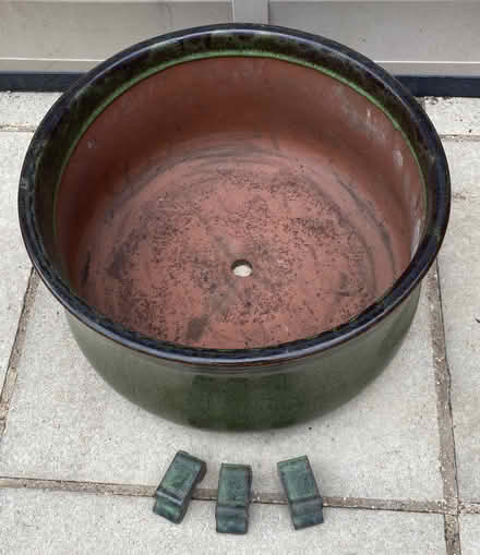Photo of free Large round glazed ceramic planter (Fleetville AL1) #2