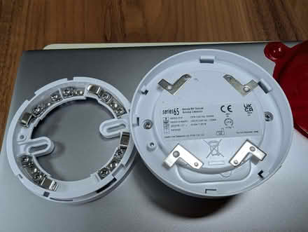 Photo of free New Optical Smoke Detector and base (Carleton FY6) #2