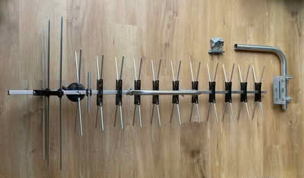 Photo of free TV aerial with mountings (Fleetville AL1) #1