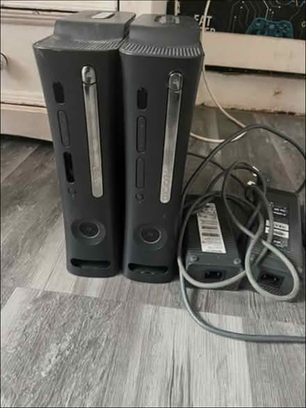 Photo of free X2 Xbox 360 (BD18) #1