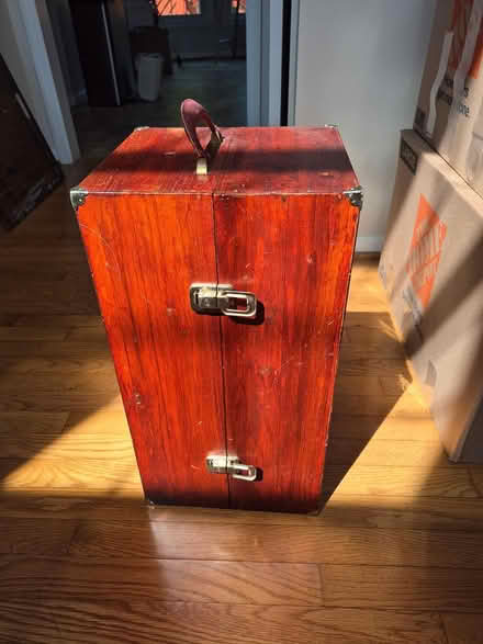 Photo of free Wood carrying case (Bowie) #2