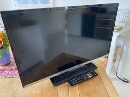 Photo of free 32” tv (Sherborne) #1