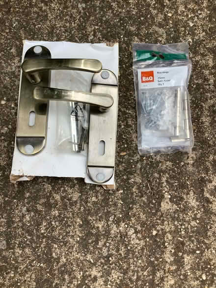 Photo of free Handle and hinges (Hatfield AL10) #1