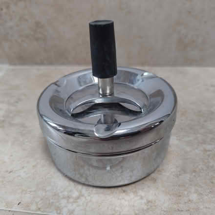 Photo of free Vintage spinning ashtray (OX4 Rose Hill) #1
