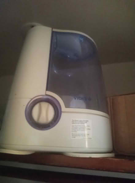 Photo of free Curb Alert- linens, cart, vacums+++ (Kensington, Brooklyn) #2