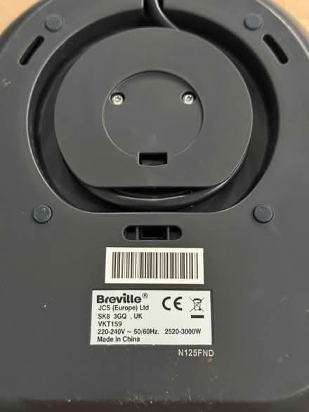 Photo of free Breville Kettle + Broken Lid (Upton Gardens) #3