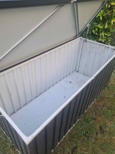 Photo of free metal garden box (hop SE23) #2