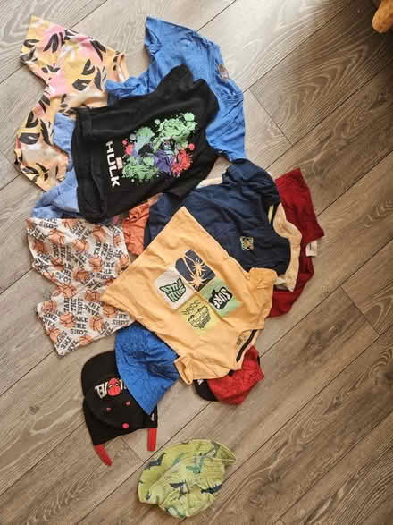 Photo of free 3 Y Boy t-shirts/hats/shorts (Bletchley) #1