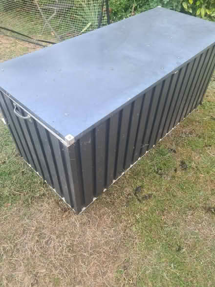 Photo of free metal garden box (hop SE23) #1