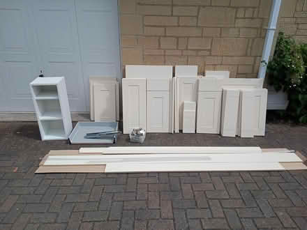 Photo of free Howdens Burford cream kitchen parts (Whiteshill.) #3