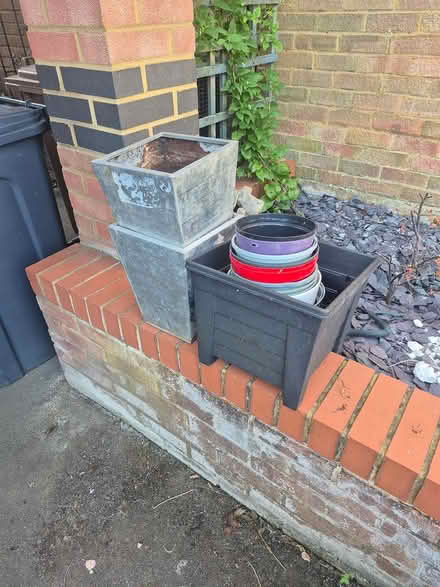 Photo of free Various pots (Lu2 9rd) #2