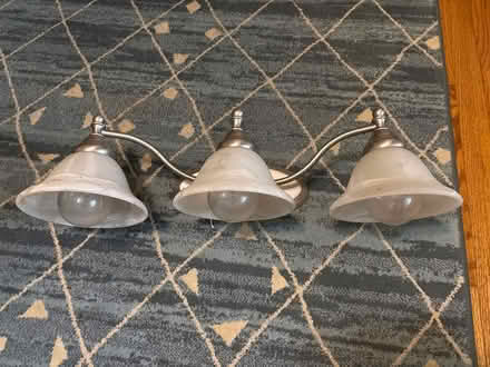 Photo of free Light fixture (with bulbs) (Glen Burnie) #1