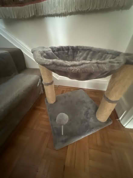 Photo of free Cat scratch pole and bed (West Kensington W14) #2