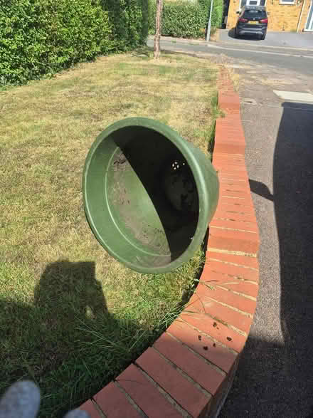 Photo of free Various pots (Lu2 9rd) #1