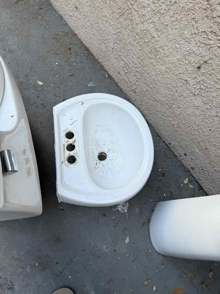 Photo of free Pedestal sink (Mid city) #1