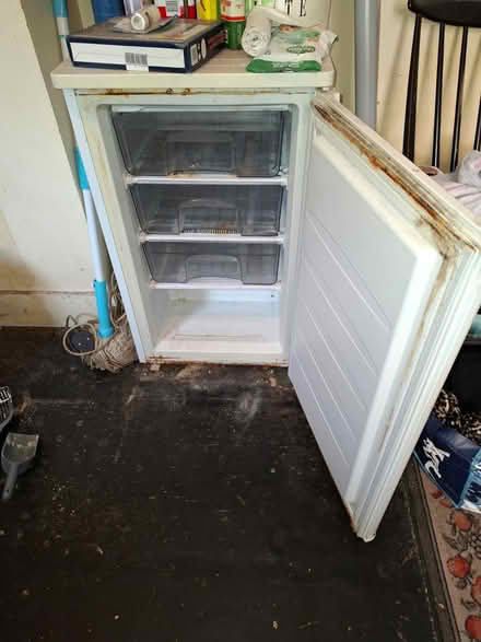Photo of free Old freezer for parts + other items (Tufnell Park N19) #2