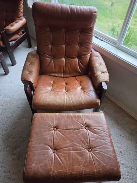Photo of free 1970s leather chairs and foot rests (Bull Mountain, Tigard) #1
