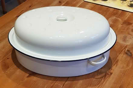 Photo of free Enamel roasting tin (Bowbridge GL5) #1