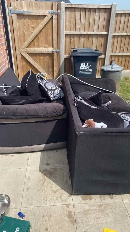 Photo of free Sofa (DE55 7aa De557aa) #2
