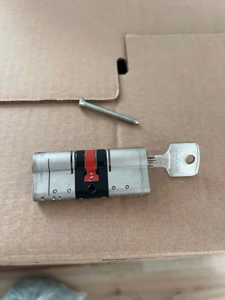 Photo of free Lock with 2 keys (E1W) #1