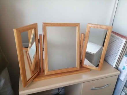 Photo of free Dressing table mirror, 3 part, folding (Holbrook DE56) #2