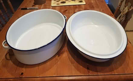 Photo of free Enamel roasting tin (Bowbridge GL5) #3