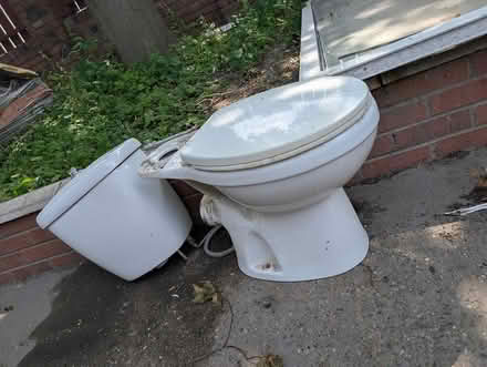 Photo of free Toilet and cistern (Hull HU8) #1