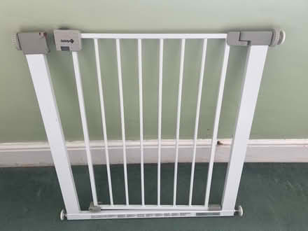 Photo of free Baby safety gate (DE24) #2
