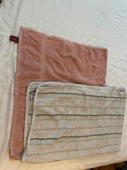 Photo of free Large bath towels (Highbury N5) #1