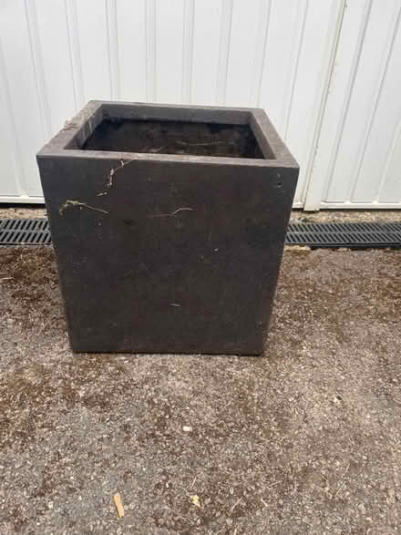 Photo of free Metal planter black (Cookham Rise SL6) #1