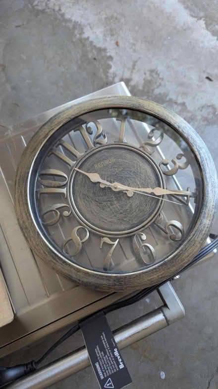 Photo of free Wall Clock (San Pedro and Osuna) #1