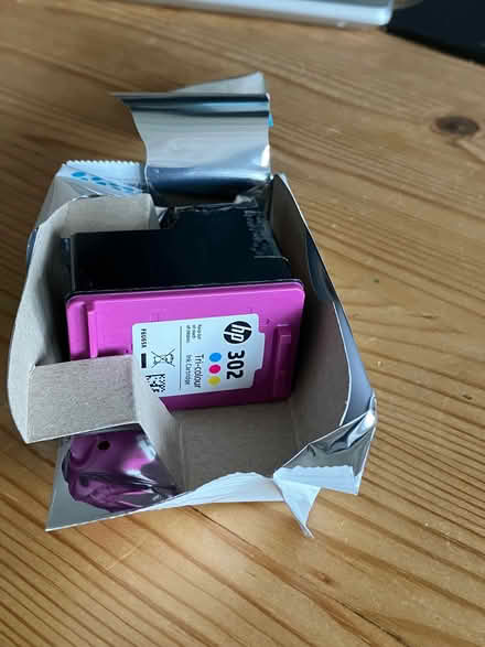 Photo of free HP 302 bought in error (Salfords, Redhill, RH1) #2