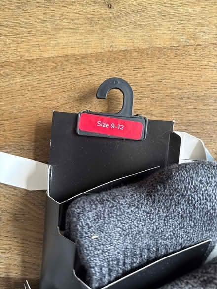 Photo of free Menâs socks (Common Edge FY4) #3