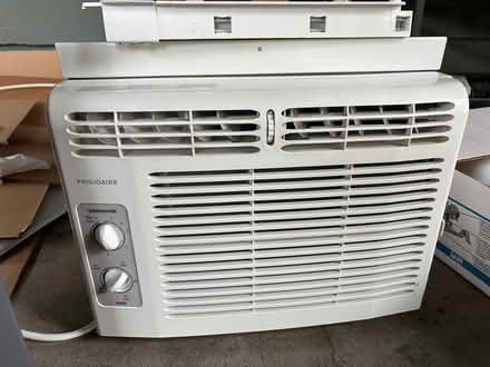 Photo of free Small window a/c (Lake Hill) #4