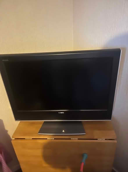 Photo of free 32 inch tv with remote (Edinburgh EH4) #1