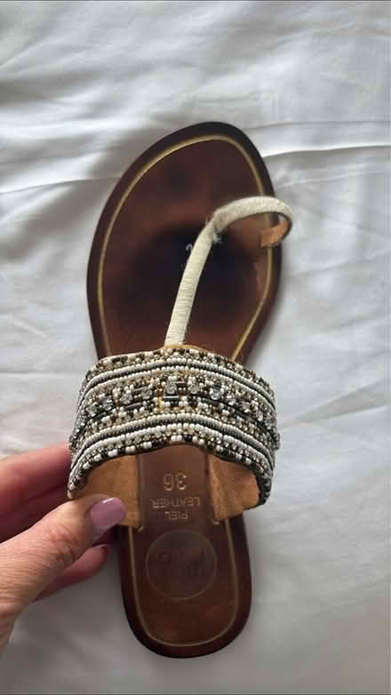 Photo of free Women’s sandals (Drumcondra) #1