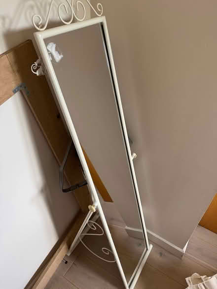 Photo of free Free standing mirror (Cambridge station area) #1