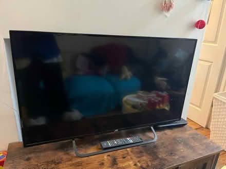 Photo of free 32” Smart TV [semi-working] (Upper Clapton E5) #1